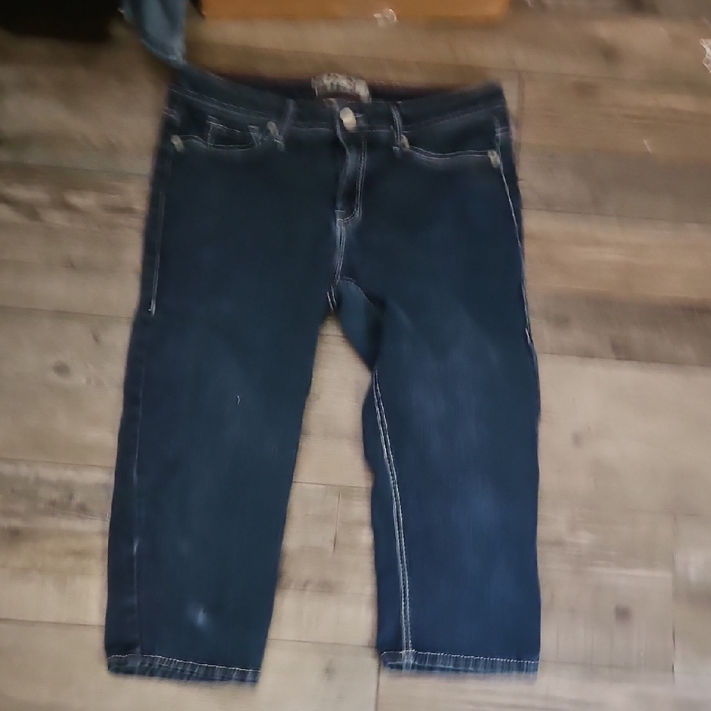 Dark Blue Denim Capri. 17/21 Exclusive Denim Womems Size 12